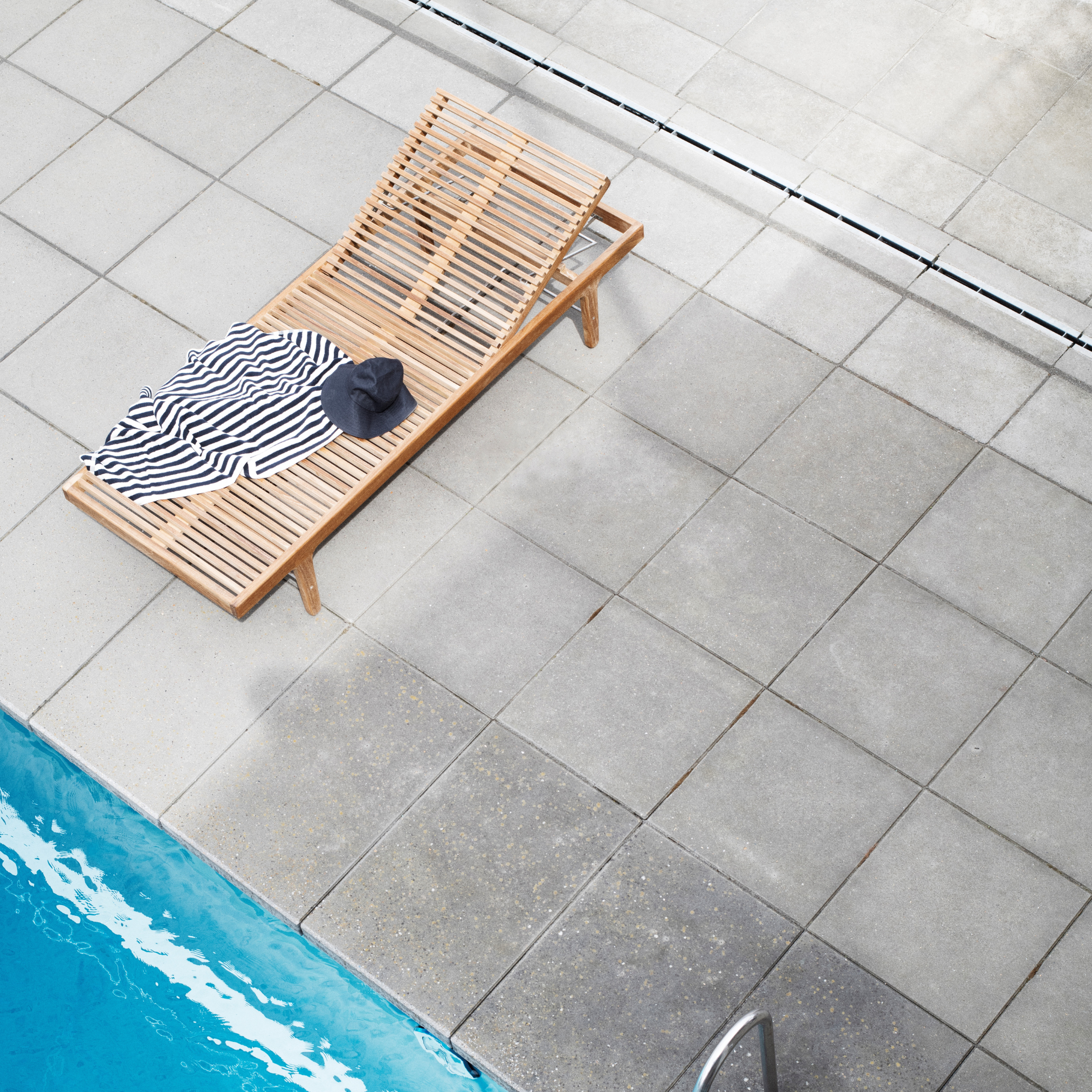 Outdoor Rib Daybed Lounger